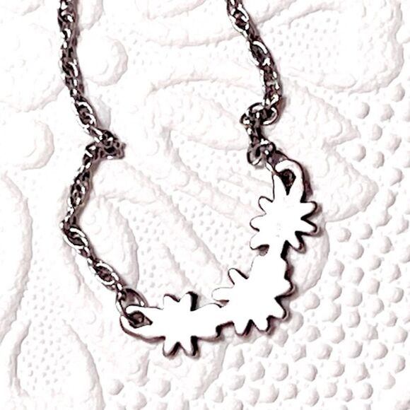 James Avery Margarita Three Flowers Sterling Silver Necklace Retired - Picture 7 of 15